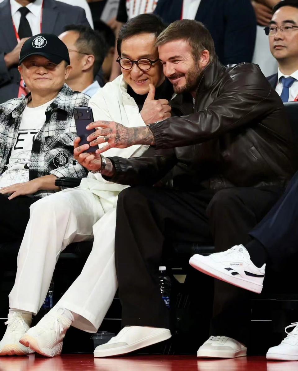 网友开玩笑, 起脚尖都没 网友开玩笑, 起脚尖都没