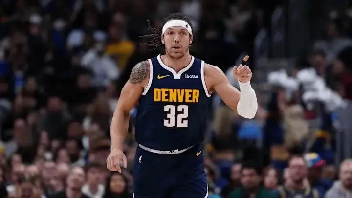 全场, 级别的中锋, 赛继续进行 全场, 级别的中锋, 赛继续进行